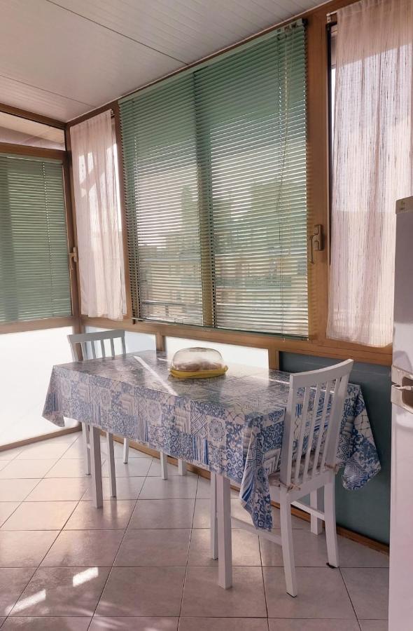 Attico Trilocale Con Solarium A Borghetto Santo Spirito Apartamento Exterior foto